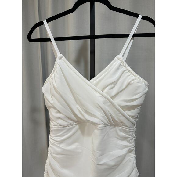 Elliatt Pippa Dress White Size Small Lightly Worn Flattering Ruched Fabric Comfy - Picture 3 of 14